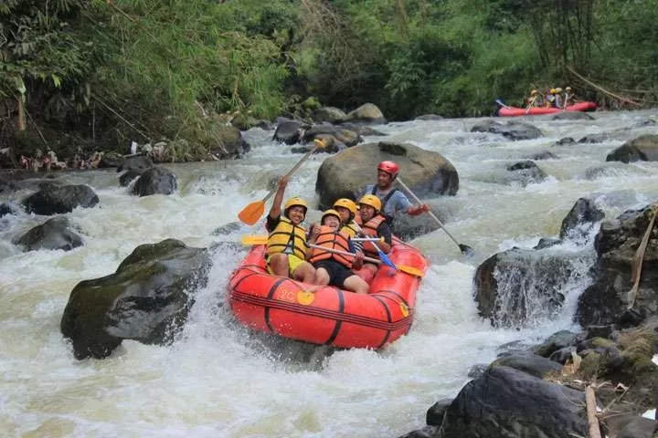 Arung Jeram Di Puncak