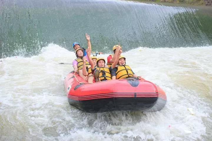 Arung Jeram Di Puncak