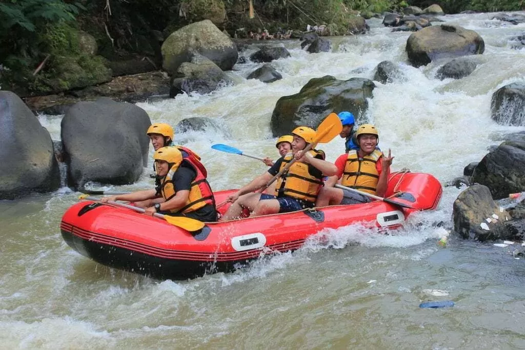 Arung Jeram Di Puncak