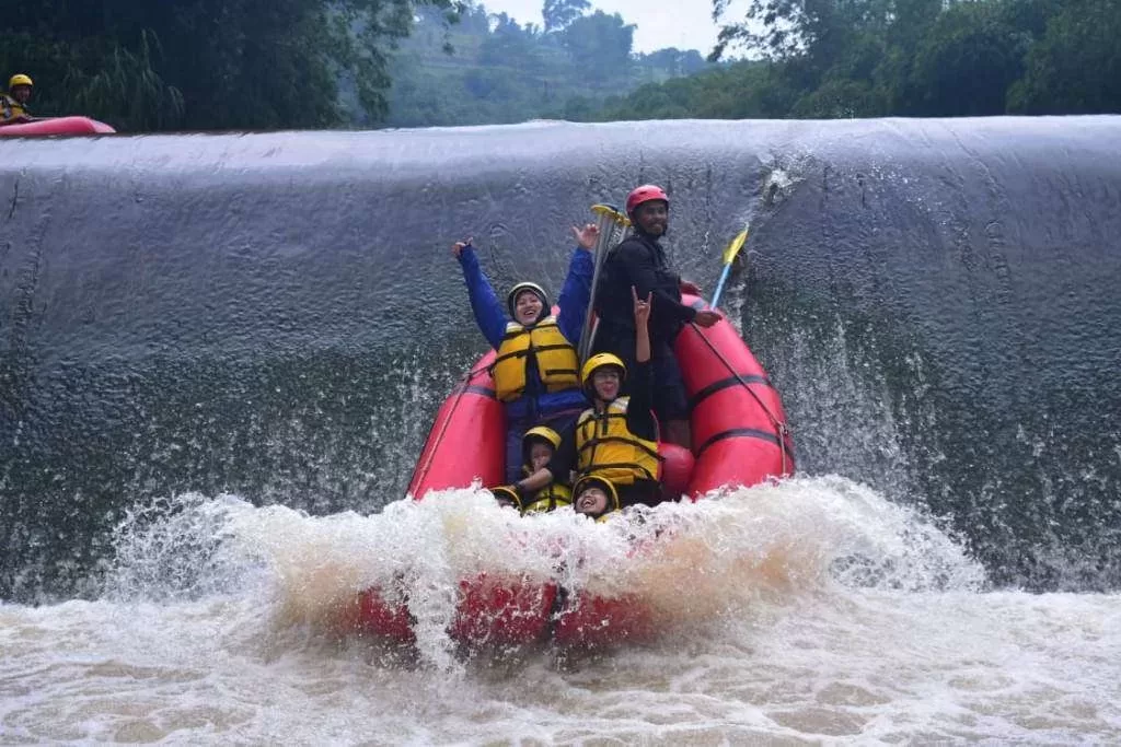 Arung Jeram Di Puncak