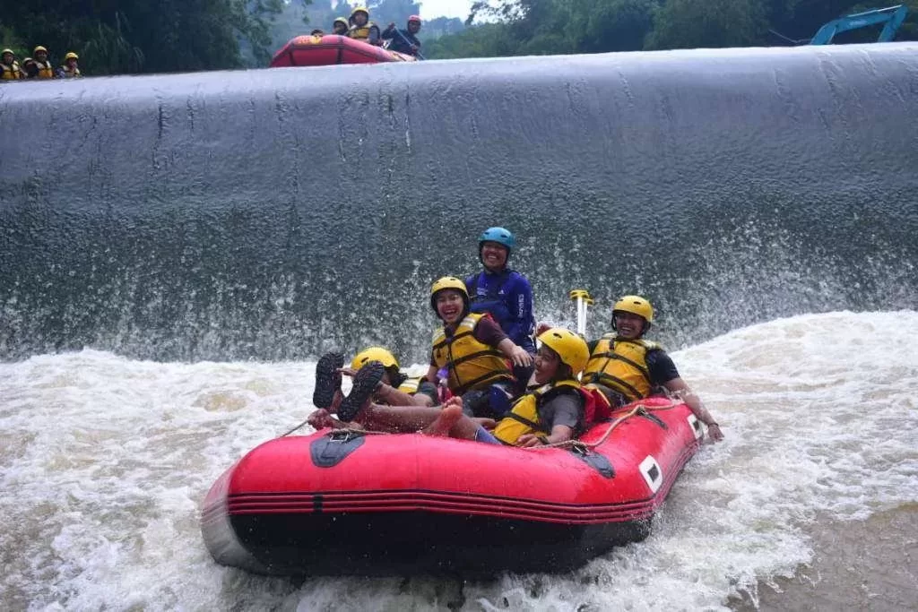 Arung Jeram Di Puncak