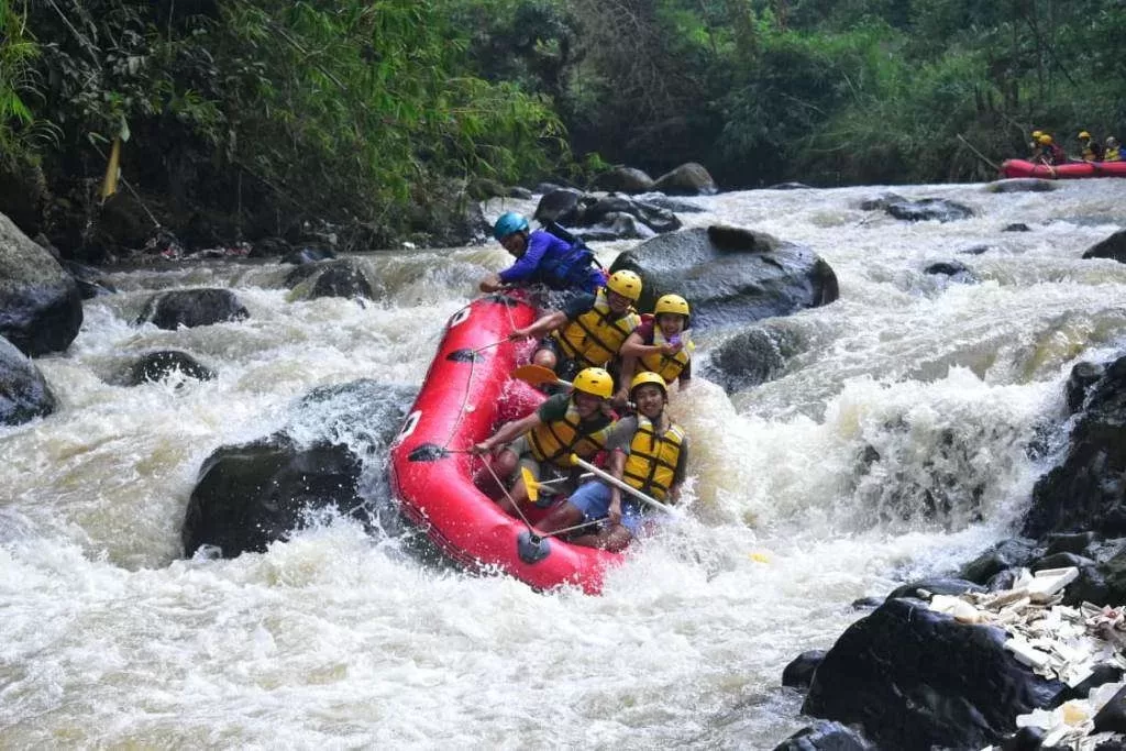 Arung Jeram Di Puncak