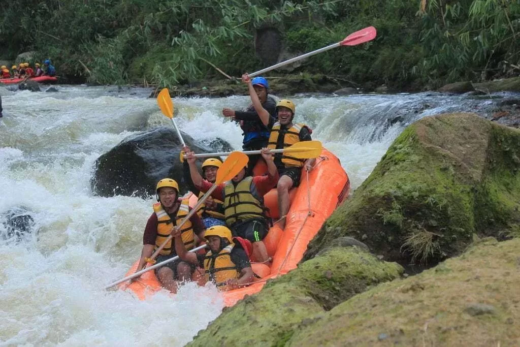 Pengalaman Rafting Di Puncak