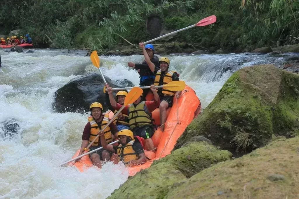 Paket Outbound Rafting Bogor Paket Outbound Rafting Bogor: Seru Bersama Alam Yang Mengagumkan