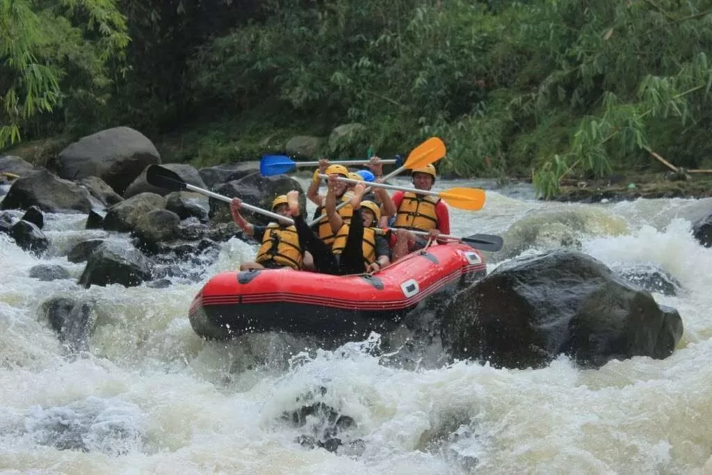 Rekomendasi Rafting Di Puncak