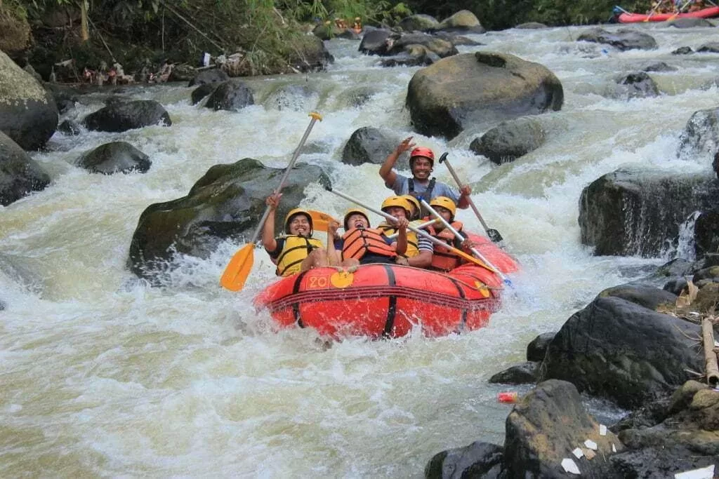 Arung Jeram Di Puncak