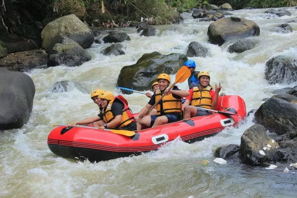 Arung Jeram Di Puncak