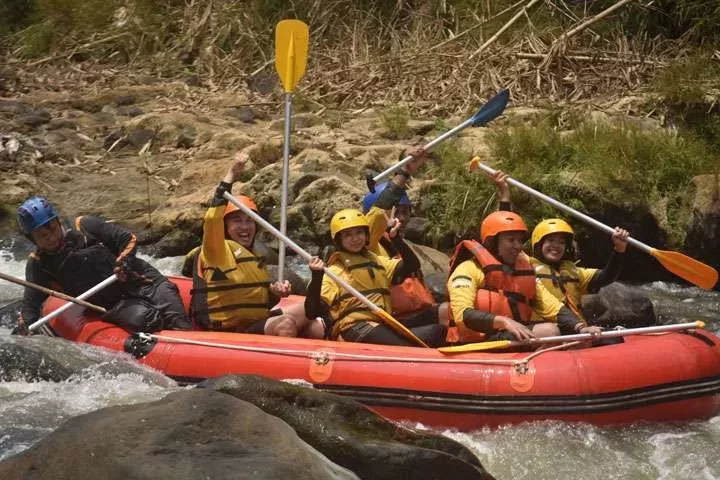 Arung Jeram Di Puncak