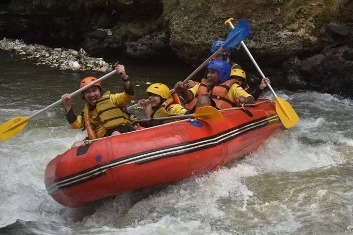 Arung Jeram Di Puncak