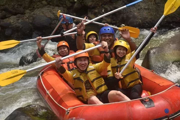 Arung Jeram Di Puncak