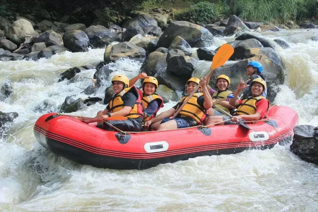 Merasakan Sensasi Berpetualang Di Sungai Citarik Bogor: Pengalaman Rafting Yang Tidak Terlupakan