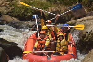 Tempat Rafting Di Cisarua Puncak Rekomendasi Tempat Rafting Di Cisarua Puncak Terbaik Petualangan Mengarui Sungai Cisadane