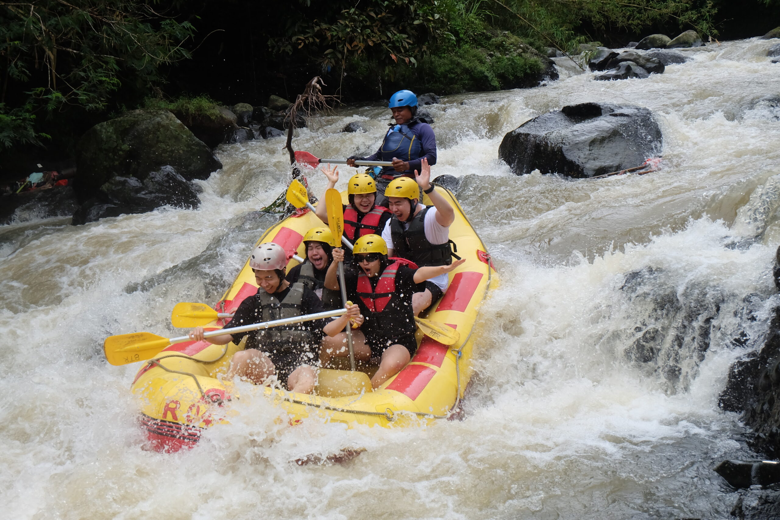 3 Tempat Rafting Di Bogor Terbaik 2026: Panduan Pilih Jalur Sesuai Nyali