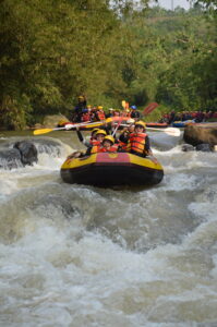 Rekomendasi Tempat Arung Jeram / Rafting Di Bogor Terbaik Tahun 2026 Di Sungai Cisadane