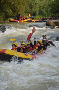 Rekomendasi Tempat Arung Jeram / Rafting Di Bogor Terbaik Tahun 2026 Di Sungai Cisadane