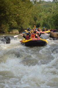 Rekomendasi Tempat Arung Jeram / Rafting Di Bogor Terbaik Tahun 2026 Di Sungai Cisadane