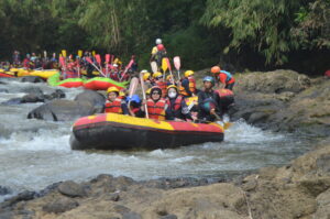 Rekomendasi Tempat Arung Jeram / Rafting Di Bogor Terbaik Tahun 2026 Di Sungai Cisadane