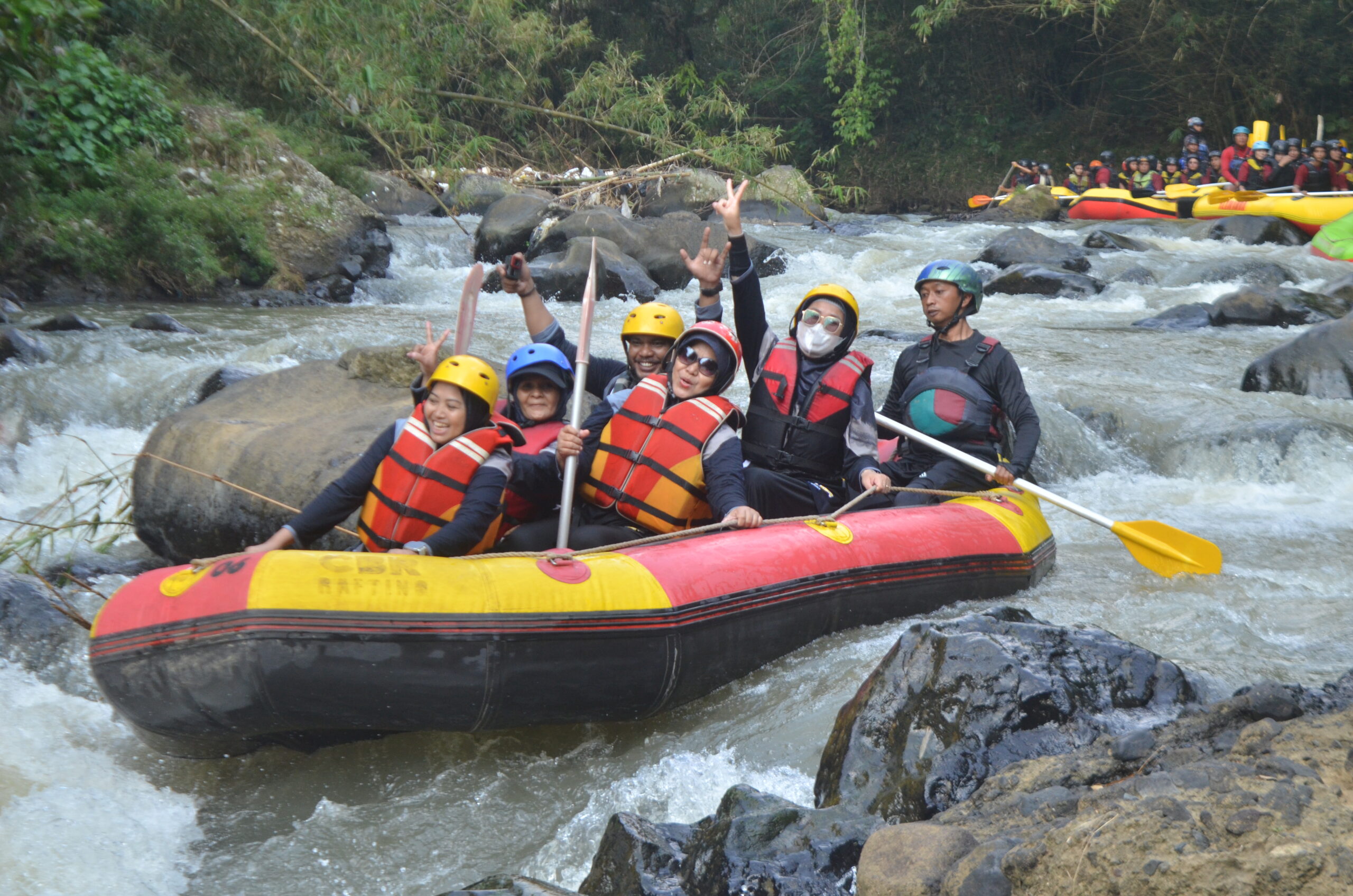 Rekomendasi Tempat Arung Jeram / Rafting Di Bogor Terbaik Tahun 2026 Di Sungai Cisadane
