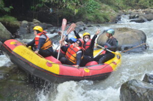 Rekomendasi Tempat Arung Jeram / Rafting Di Bogor Terbaik Tahun 2026 Di Sungai Cisadane