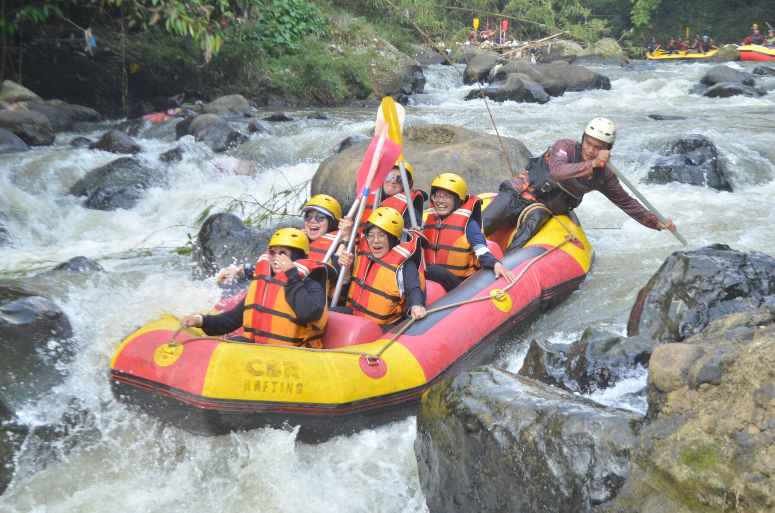 Rekomendasi Tempat Arung Jeram / Rafting Di Bogor Terbaik Tahun 2026 Di Sungai Cisadane