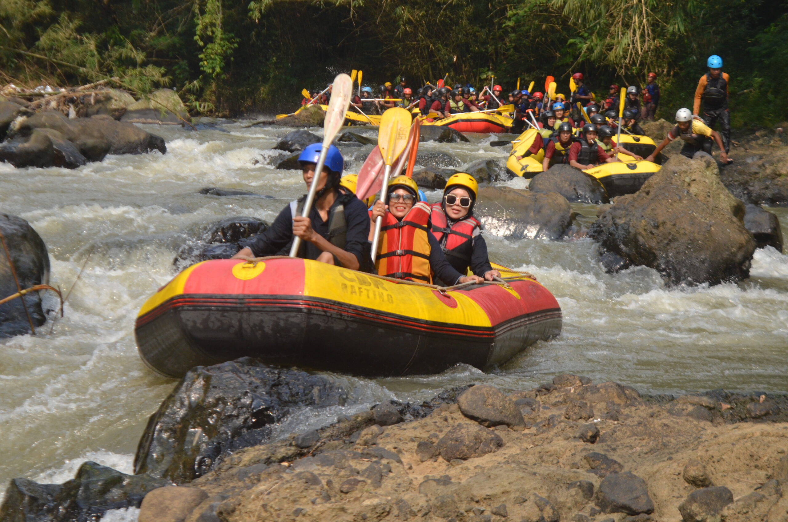 Rekomendasi Tempat Arung Jeram / Rafting Di Bogor Terbaik Tahun 2026 Di Sungai Cisadane