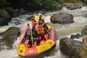 Rekomendasi Tempat Arung Jeram / Rafting Di Bogor Terbaik Tahun 2026 Di Sungai Cisadane