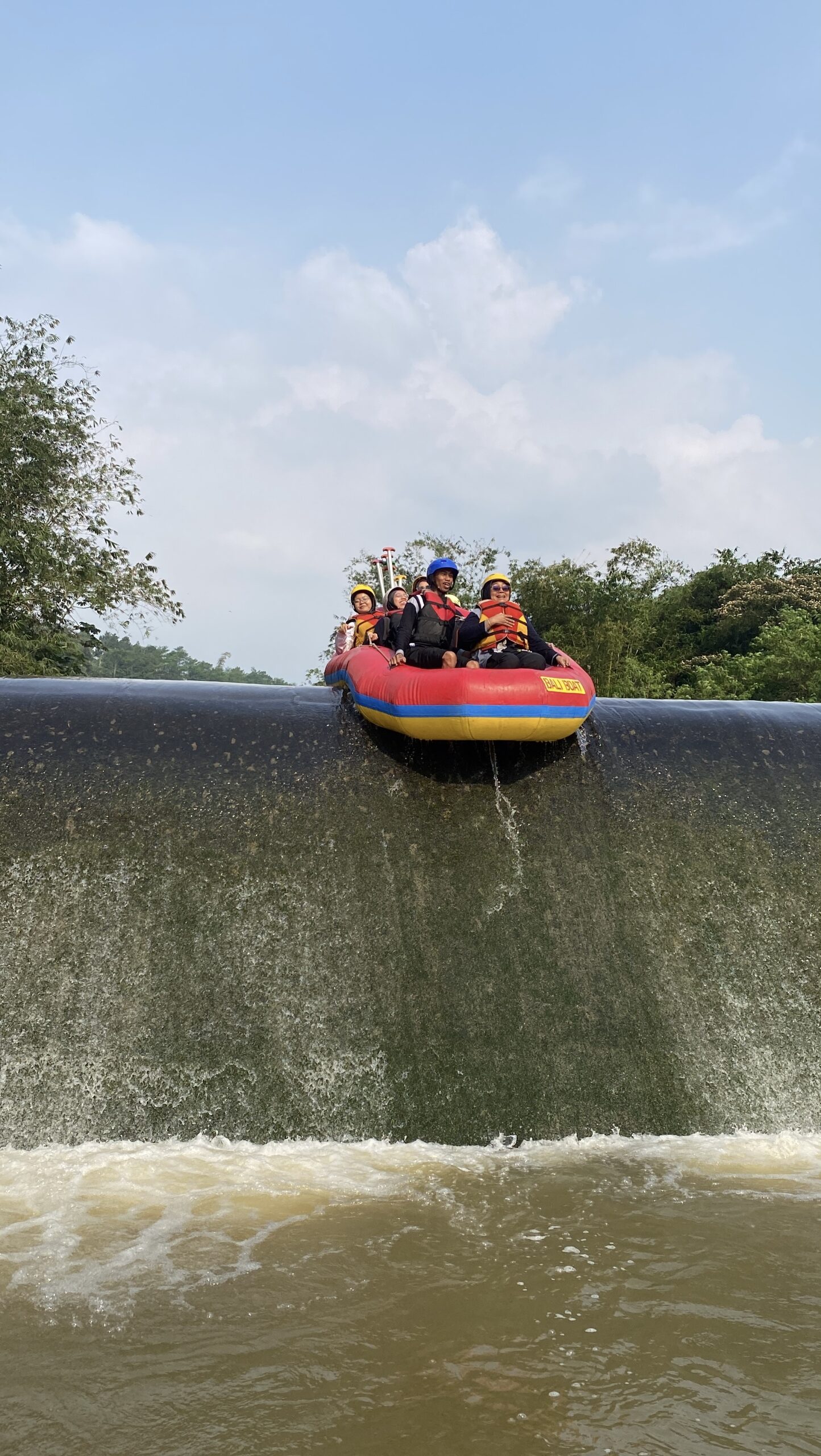Tempat Arung Jeram / Rafting Di Bogor